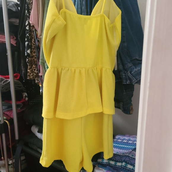 Yellow Charlotte  Russe romper - Picture 3 of 4